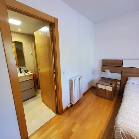 לינה וארוחת בוקר Con Piscina Y Sauna *
